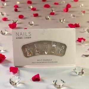 💅🏽 Press On Nail Set | Crystal Designs